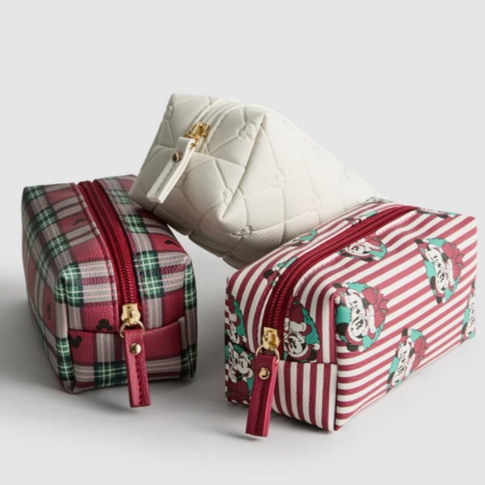 Disney's Mickey Mouse and Friends NWT Christmas Makeup Bag Set - Picture 4 of 4
